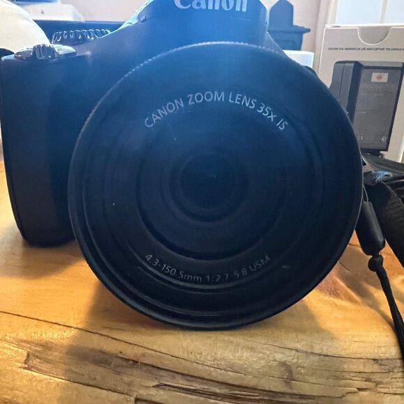 Canon SX40HS 12MP beautiful camera, with 35X Optical Zoom and accessories - Picture 3 of 14